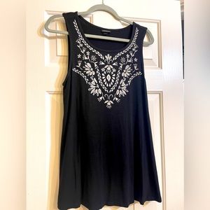 Torrid Black Sleeveless Top With White Embroidery Size 1X